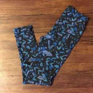 NWOT OS LuLaRoe Leggings - Feather Design